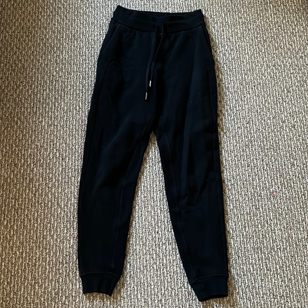 Black Lululemon scuba joggers